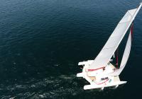 trimaran sailing yacht mast flatten main sail